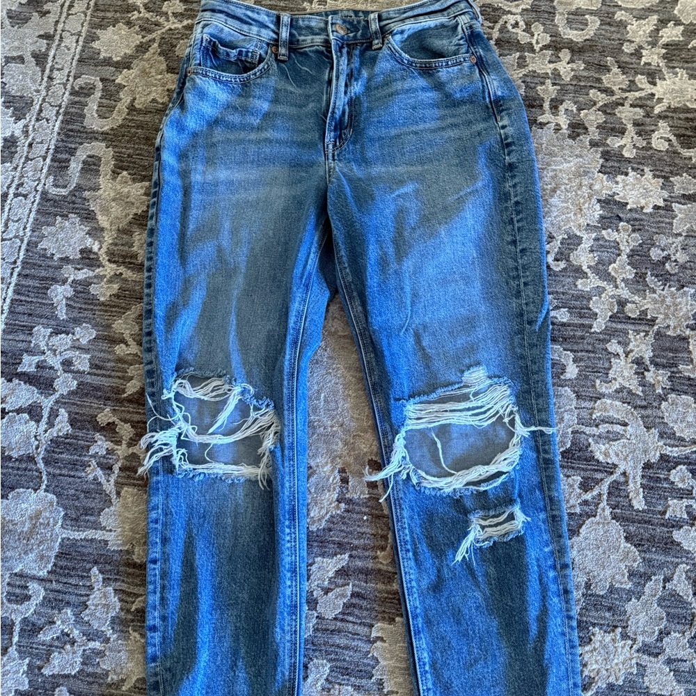 American Eagle Strigid Distressed Blue Jeans